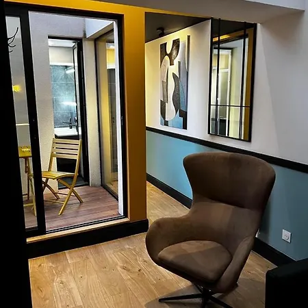 Les Suites Deluxe Apartment *
